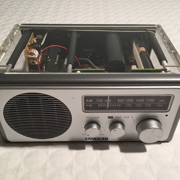 AMAZING AND RARE SANGEAN RADIO. CLEAR ACRYLIC. - Picture 1 of 8